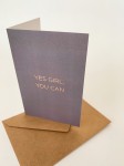 Minia kartka z napisem w kolorze rose gold Yes Girl, you can!