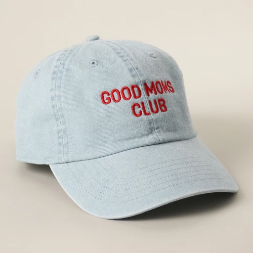 Czapka z daszkiem jasny jeans good moms cllub 3.webp