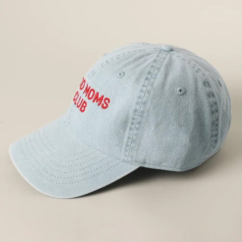 Czapka z daszkiem jasny jeans good moms cllub 4.webp